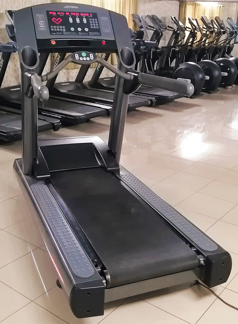 Revolutionair Wreed Trein Life Fitness 95Ti Treadmill (USA Imported) – Zaman Traders